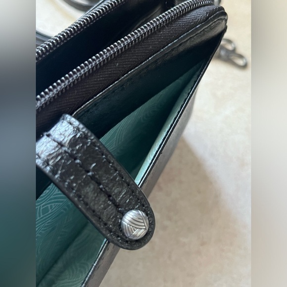 Women’s theSak Phone Wallet Black Pyrite Leather Women's Wallet Crossbody Purse - Picture 13 of 15